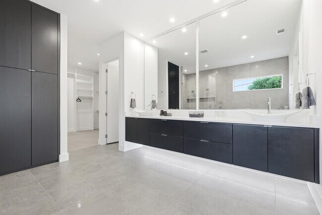 Building Photo - 3714 Highgrove Dr