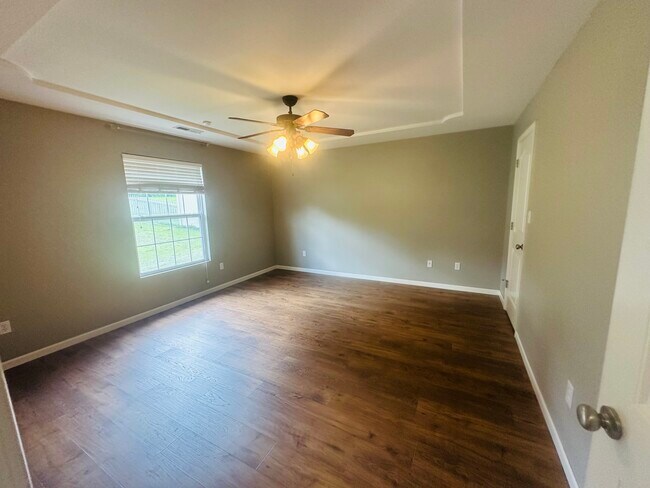Building Photo - 285 Brookstone Dr