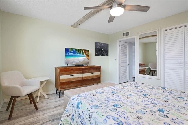Building Photo - 7560 Bay Island Dr S