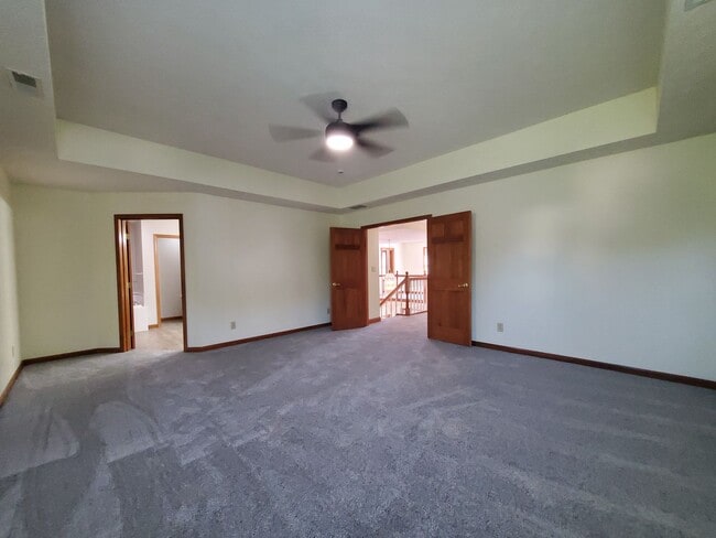 Building Photo - 324 Redwood Blvd
