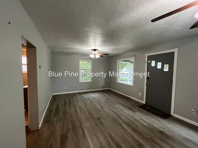 Building Photo - 328 11th St