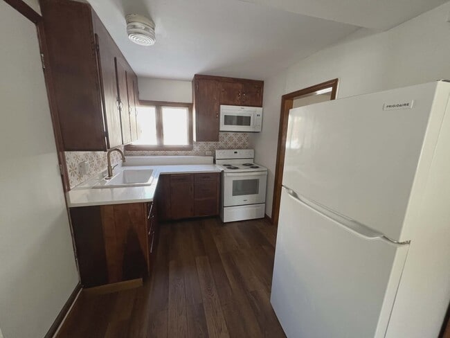 Building Photo - 2 Shaker Rd