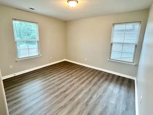 Building Photo - Affordable renovated 4BR home near Hacks Cross & 385