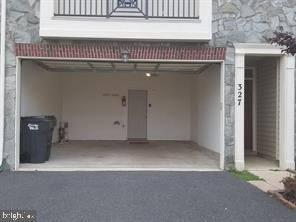 Building Photo - 327 Woodstream Blvd