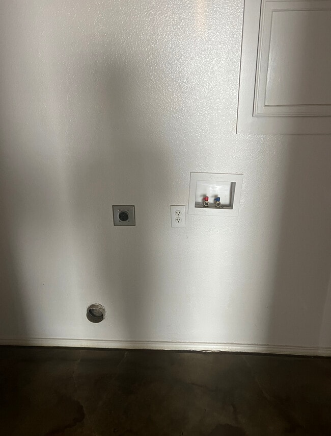 Building Photo - 7610 Downe Dr