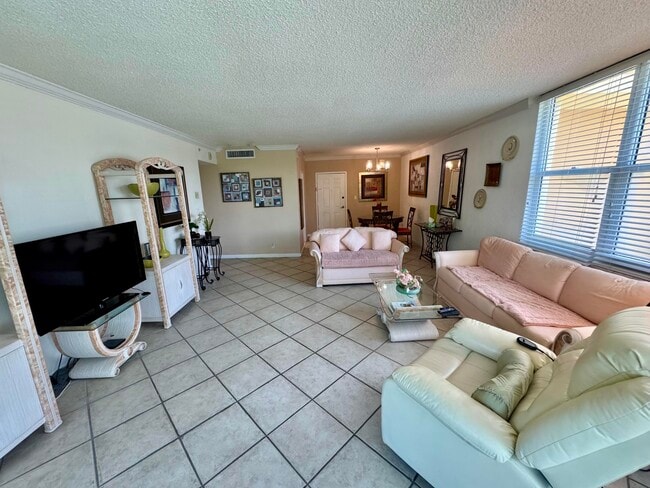Building Photo - 2501 S Ocean Dr