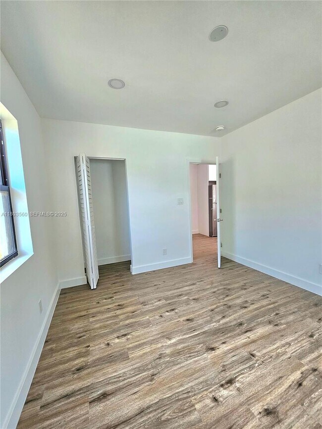 Building Photo - 1946 Pierce St