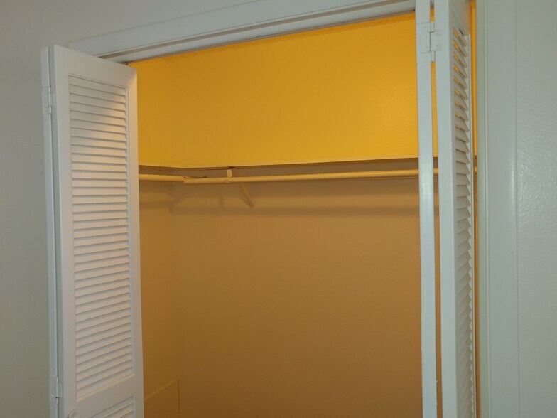 ...with walk-in closet - 1379 Dorothy Ave