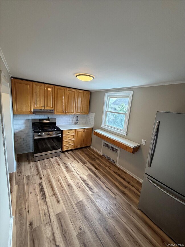 Building Photo - 61 Hollywood Ave