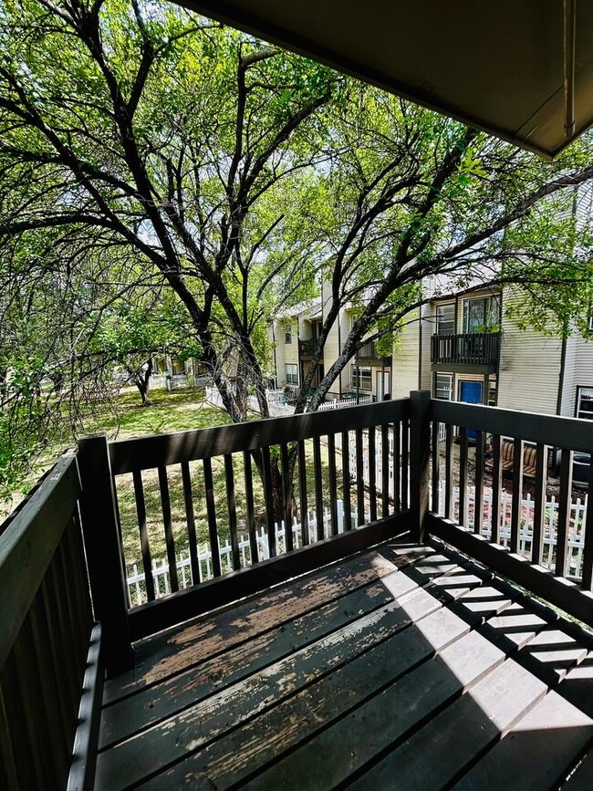 Building Photo - 1818 River Crossing Cir