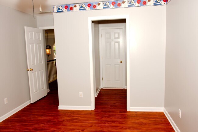 Guest bedroom - 2927 Arbor Creek Ln