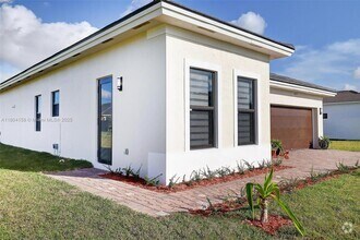 Building Photo - 30840 SW 192nd Ct