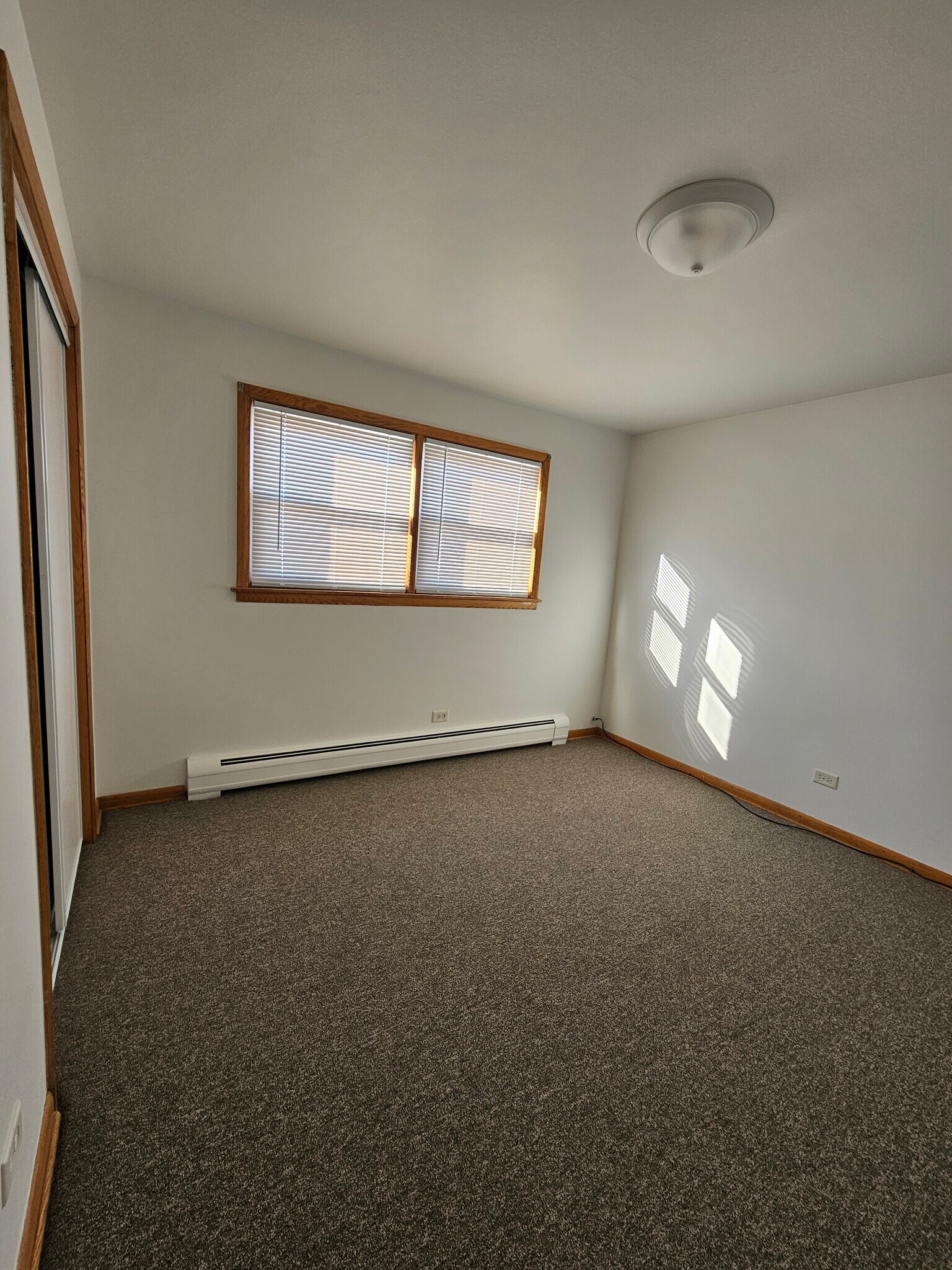 Building Photo - 6313 W Montrose Ave