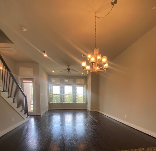 Building Photo - 115 E 2nd St