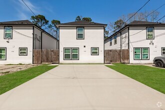 Building Photo - Charming 3-Bedroom Home with Fenced Yard a...