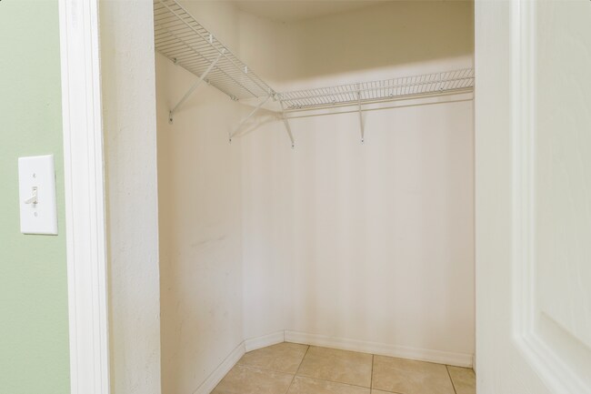 Building Photo - 2674 Willow Glen Cir