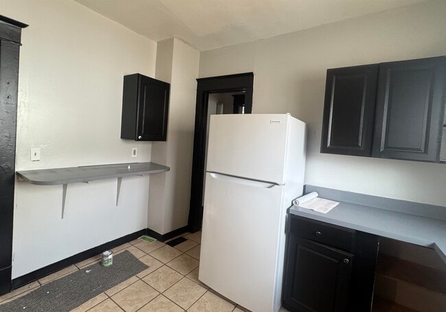 Building Photo - 321 Albert Ave