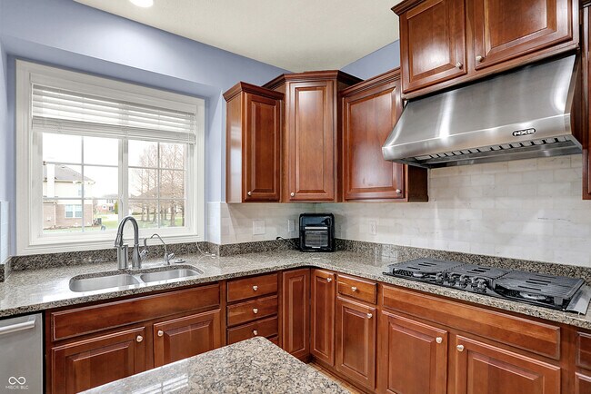 Building Photo - 13720 Akers Dr