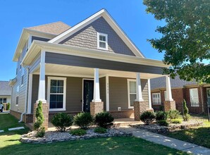 Building Photo - 1111 Pegasus Dr NW