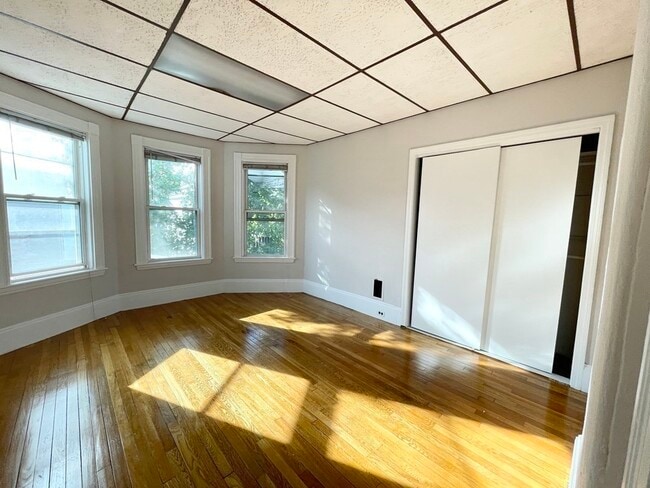 Building Photo - 26-28-28 Harbor View St