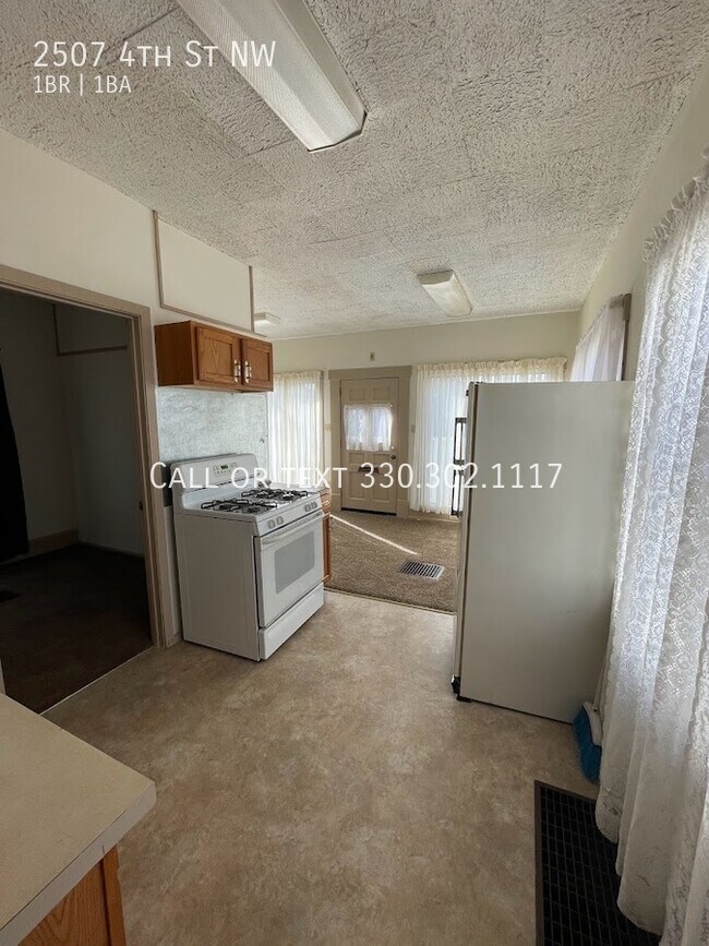 Building Photo - One bedroom one bathroom home for rent
