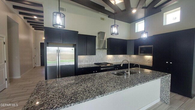 Building Photo - 12349 Desert Wolf Ave