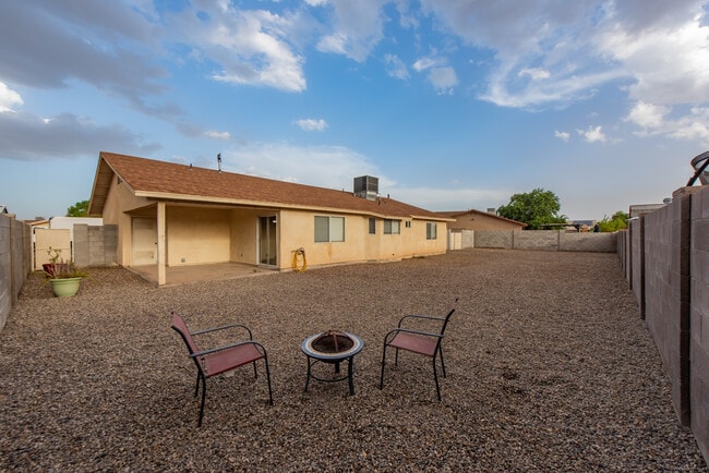 Building Photo - 2866 S 30th Dr