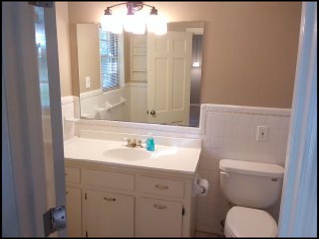 Building Photo - 5800 N Walnut Rd