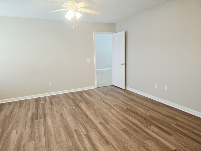 Building Photo - 111 Quarterhorse Dr