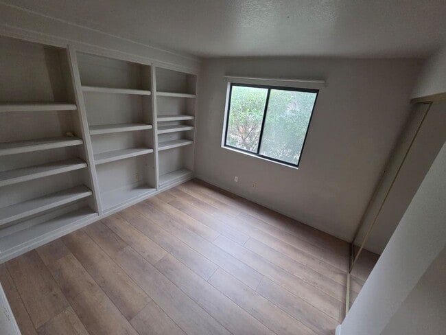 Building Photo - ***MOVE IN SPECIAL*** Spacious Single-Story Home w/ Vaulted Ceilings & Private Yard