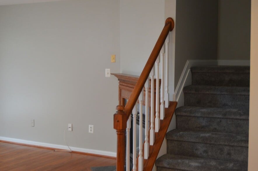 Building Photo - 10454 Sextant Pl