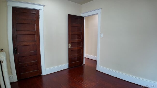 Building Photo - 8 Morris Crescent