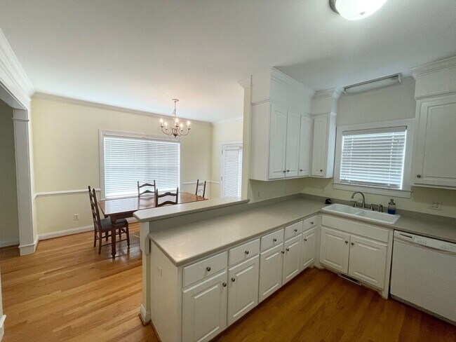 Building Photo - Nice Home located in Rosewood area and clo...