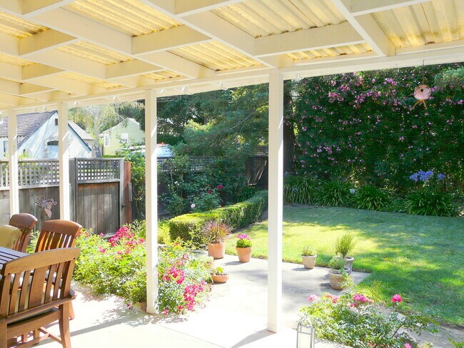 Building Photo - 2 Bedrooms, 1 Bathroom Popular Alta Height...