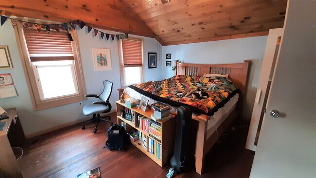 Building Photo - 205 Linn St