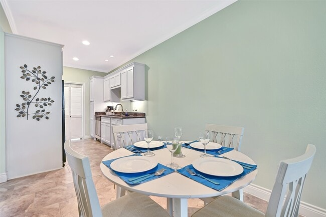 Building Photo - 7000 Seawall Blvd