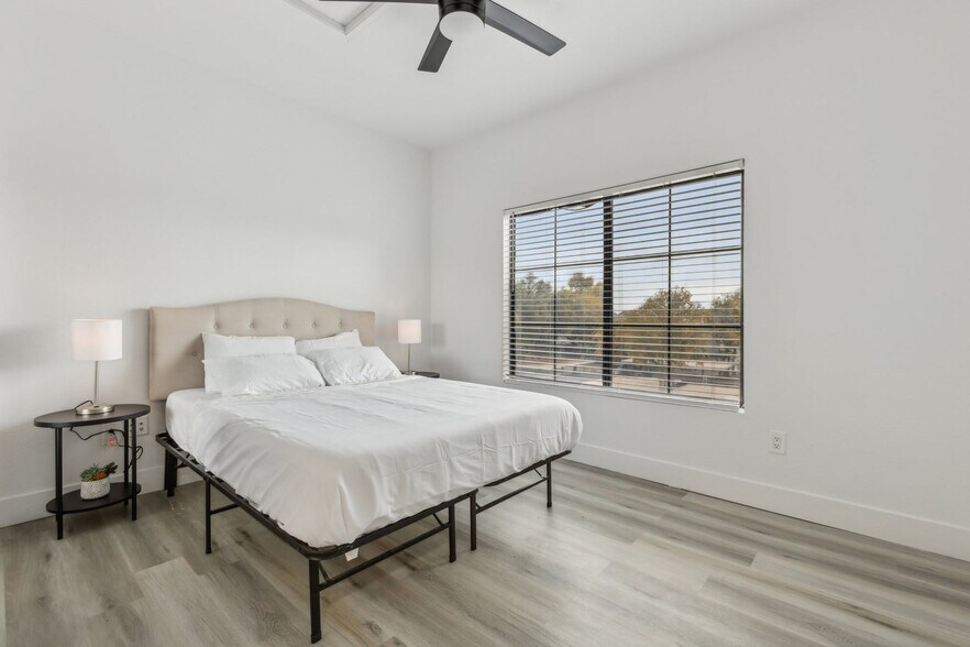 Building Photo - 875 W Pecos Rd