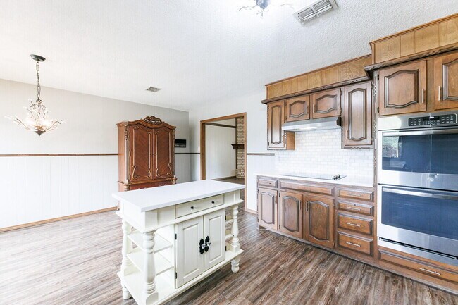 Building Photo - 5703 80th St