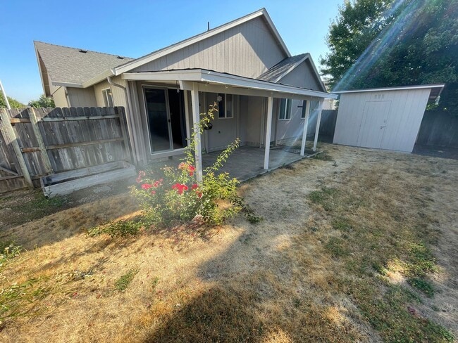 Building Photo - 1472 Hunter Ave N