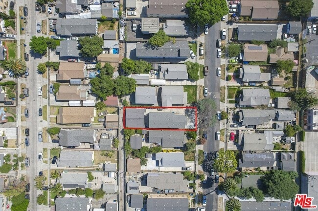 Building Photo - 229 E 85th St