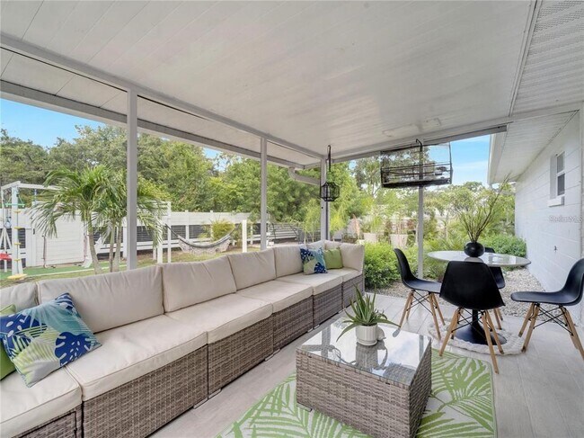 Building Photo - 4754 Lake Shore Dr