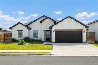 Building Photo - 19 S Peak Dr