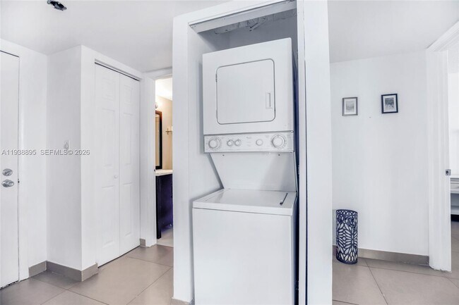 Building Photo - 770 Claughton Island Dr