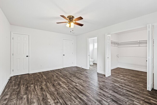 Building Photo - 7085 Valley Forge Dr