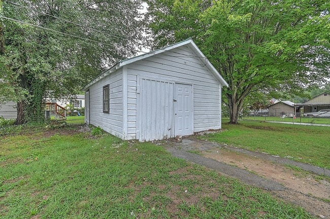 Building Photo - 1630 Park St