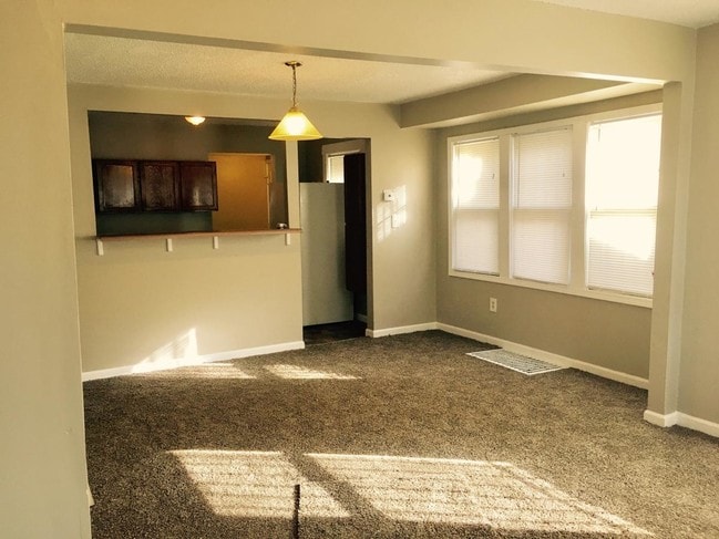 Building Photo - 4022 E 68th Terrace