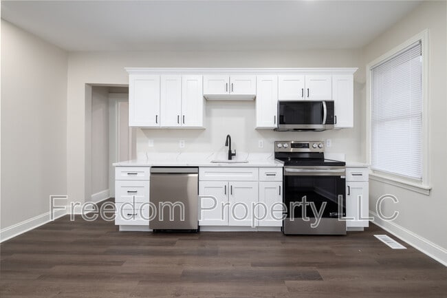 Building Photo - 120 Whiting St