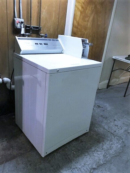 Building Photo - 2315 N Charles St