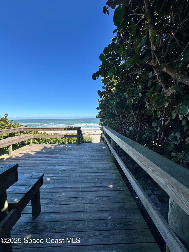 Building Photo - 2160 N Hwy A1A