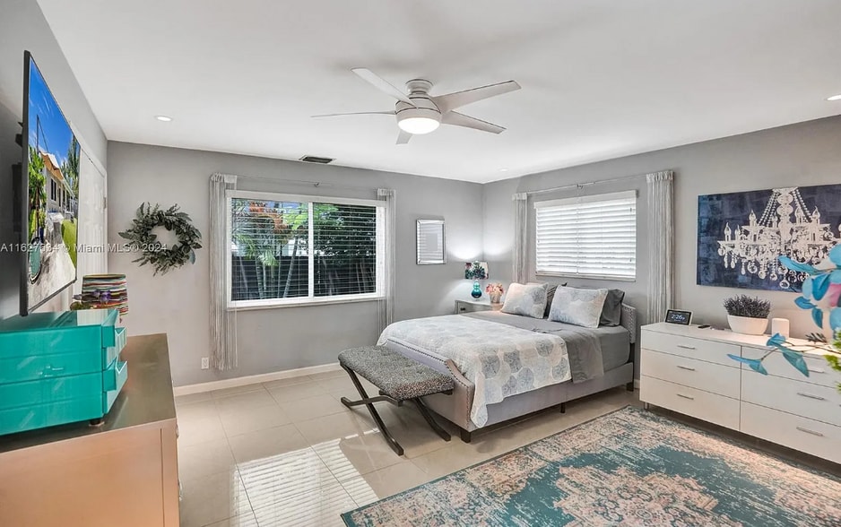 Building Photo - 1001 NE 17th Ct